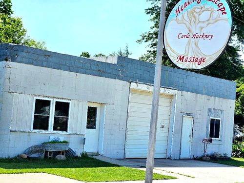 105 S Central Ave, Allerton, IA, 50008-7727 | Card Image