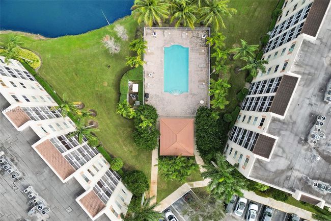 APT-501 - 3500 Oaks Clubhouse Dr, Condo with 3 bedrooms, 2 bathrooms and null parking in Pompano Beach FL | Image 82