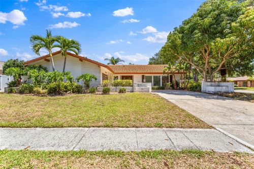 2872 Long View Dr, CLEARWATER, FL, 33761-3213 | Card Image