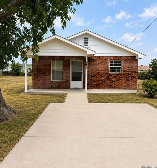 1203 W Houston St, Carrizo Springs, TX, 78834-3751 | Card Image