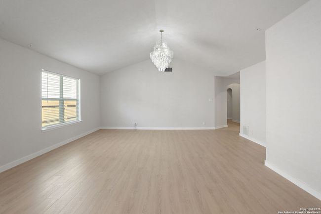 9814 Shawnee Blf, House other with 4 bedrooms, 2 bathrooms and null parking in Converse TX | Image 9