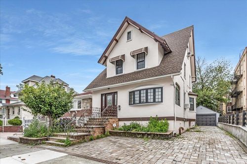 35 168th St, Flushing, NY, 11358-1732 | Card Image