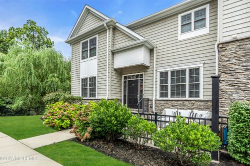 8 Carriage Gate Dr, Little Silver, NJ, 07739-1575 | Card Image