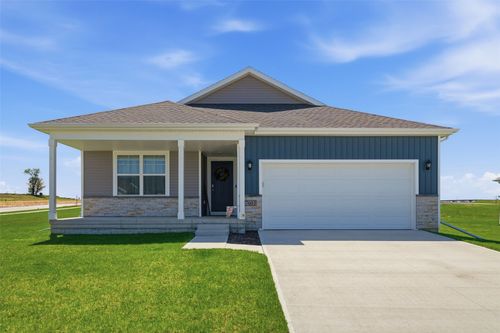 7603 Crossroads Dr Sw, Cedar Rapids, IA, 52404-7015 | Card Image