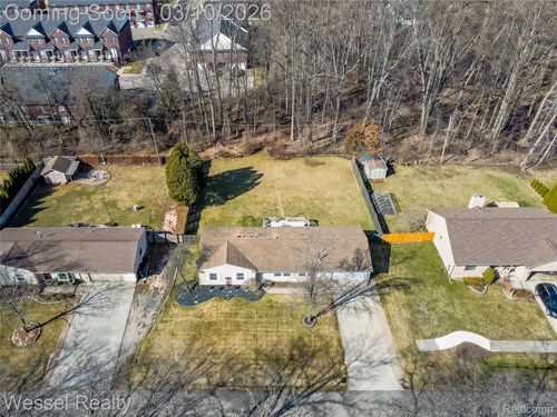 53225 Luann Dr, Shelby Township, MI, 48316-2605 | Card Image