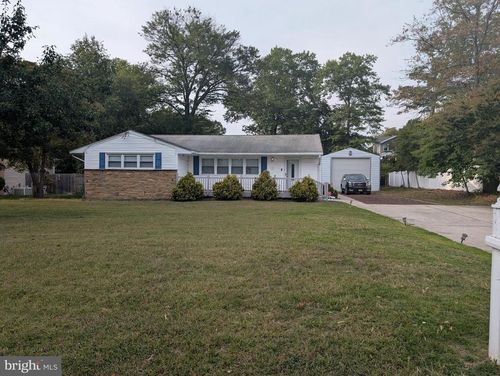 13 Center Ave, BURLINGTON, NJ, 08016-3403 | Card Image