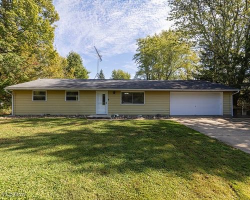 38484 E River Rd, Elyria, OH, 44035-8477 | Card Image