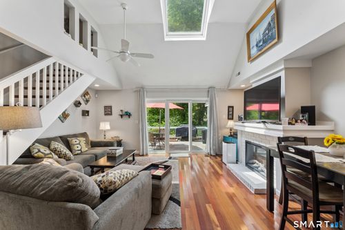 22-22 Woodbury Pl, Woodbury, CT, 06798-3831 | Card Image