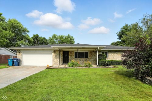 8219 Bishops Ln, Indianapolis, IN, 46217-4517 | Card Image