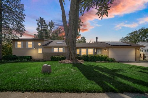 11 W Palatine Rd, Prospect Heights, IL, 60070-1131 | Card Image