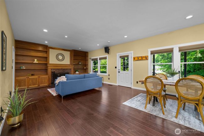 Living and Dining Areas | Image 6