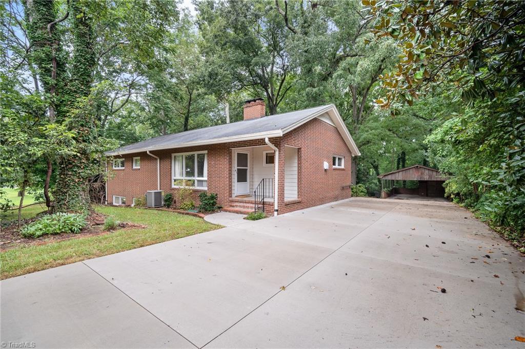 220 Pineridge Dr, For Sale in High Point - eXp Realty