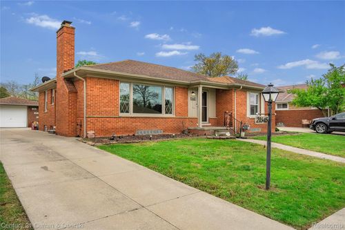 21545 Hickorywood Dr, Dearborn Heights, MI, 48127-2467 | Card Image