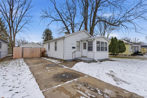 20310 E 8 Mile Rd, Harper Woods, MI, 48225-1100 | Card Image