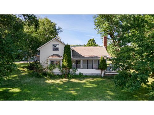 525 Green Coulee Rd, Onalaska, WI, 54650-8210 | Card Image