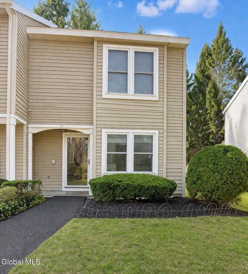 13 Raleigh Dr, Halfmoon, NY, 12065-8108 | Card Image
