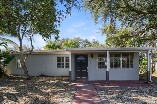 122 Allen Rd, West Park, FL, 33023-5229 | Card Image