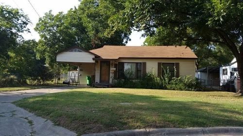 1501 Elizabeth St, Gainesville, TX, 76240-3555 | Card Image