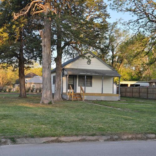 301 N Poplar St, Solomon, KS, 67480-8234 | Card Image