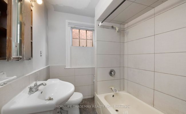 329 Rankin Ave, House other with 8 bedrooms, 3 bathrooms and 4 parking in Windsor ON | Image 21