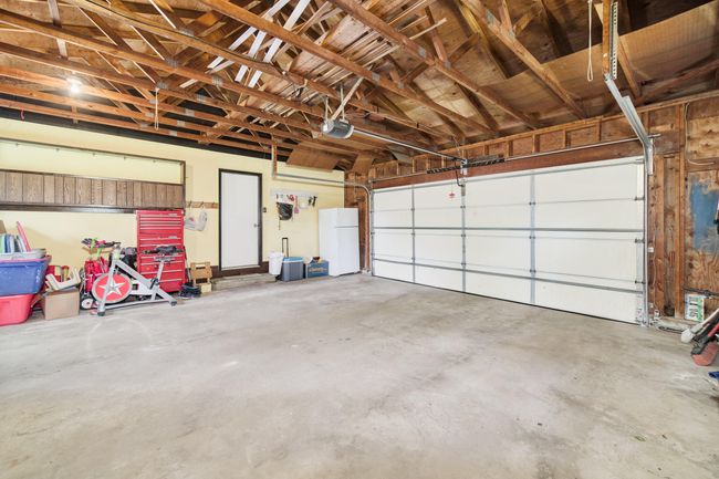 2 Car Garage | Image 39