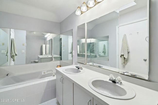 Primary Bathroom | Image 22