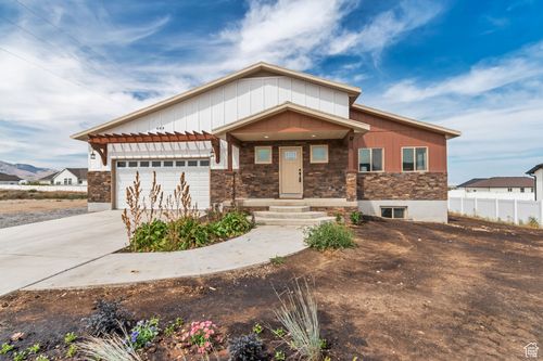 408 W Rigdon St, Grantsville, UT, 84029-1258 | Card Image