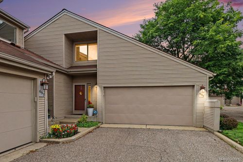 699 Charing Ct, Rochester Hills, MI, 48307-4592 | Card Image