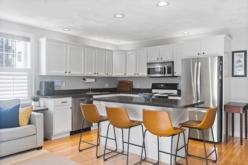 1-194 E St, Boston, MA, 02127-5437 | Card Image