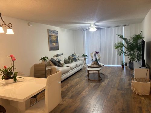 220b-7173 Orange Dr, Davie, FL, 33314-3116 | Card Image