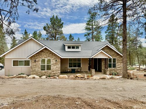 11629 Crossbill Dr, Klamath Falls, OR, 97601-8688 | Card Image