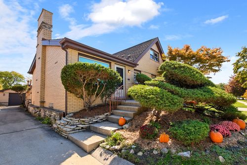10621 Laramie Ave, Oak Lawn, IL, 60453-5103 | Card Image