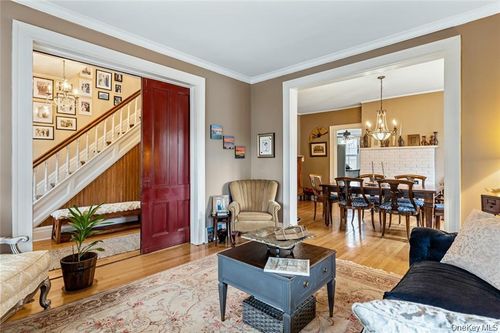 204 Myrtle Ave, Port Jefferson, NY, 11777-1717 | Card Image