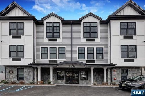 192 Livingston St, Northvale, NJ, 07647-1831 | Card Image