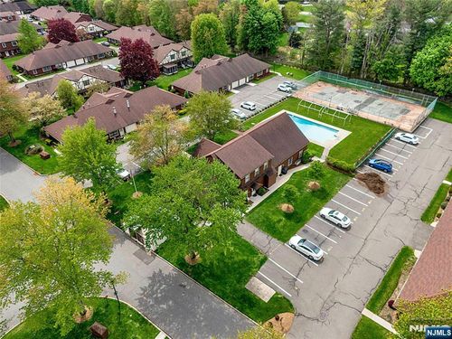 22-1 Tamaron Dr, Waldwick, NJ, 07463-1179 | Card Image