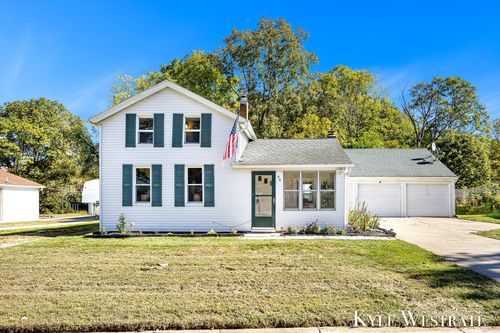 96 Center St, Saranac, MI, 48881-9666 | Card Image