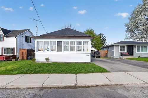 124 E Park Dr, Woodstock, ON, N4S3N2 | Card Image
