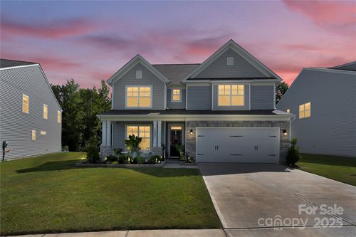 7021 Fauna Dr, Charlotte, NC, 28215-2138 | Card Image