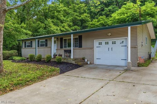 544 Homestead Dr, Williamstown, WV, 26187-8201 | Card Image