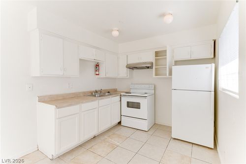 apt-4-3370 Athens St, Las Vegas, NV, 89169-2861 | Card Image