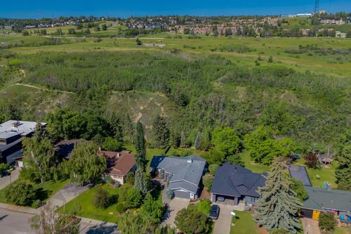 333 Wildwood Drive Sw, Calgary, AB, T3C3E4 | Card Image