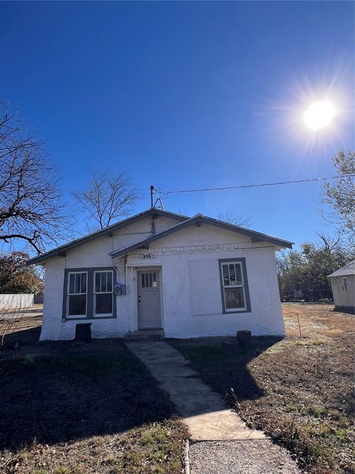 316 E 7th St, Coleman, TX, 76834-6541 | Card Image