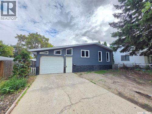 1162 106 Th St, House with 4 bedrooms, 2 bathrooms and null parking in North Battleford SK | Card Image