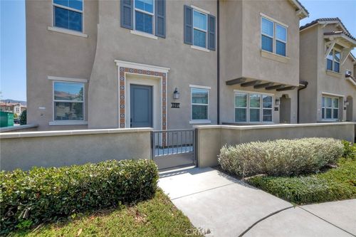 1097 Delpy View Pt, Vista, CA, 92084-4836 | Card Image