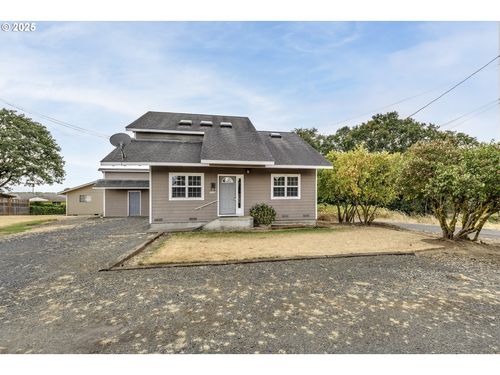 1075 Umatilla St, Saint Helens, OR, 97051-2424 | Card Image