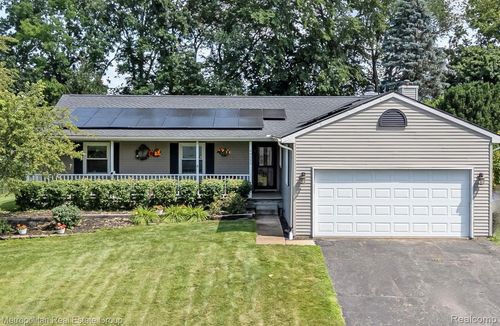 60520 Lamplighter Dr, New Hudson, MI, 48165-9698 | Card Image