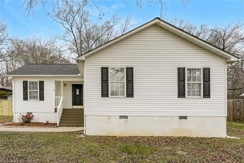 1 Savannah Ln, Thomasville, NC, 27360-4380 | Card Image