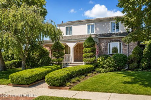 92 Piedmont Ave, Staten Island, NY, 10305-2702 | Card Image