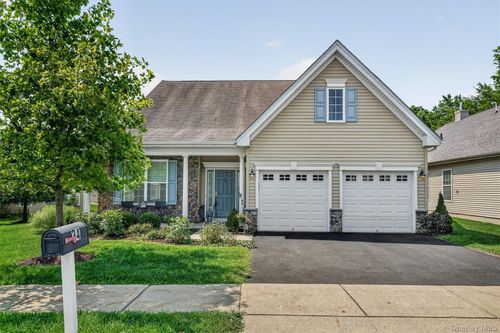 34 Hawthorne Dr, Middletown, NY, 10940-5049 | Card Image