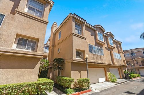 14075 Lemoli Ave, Hawthorne, CA, 90250-8852 | Card Image